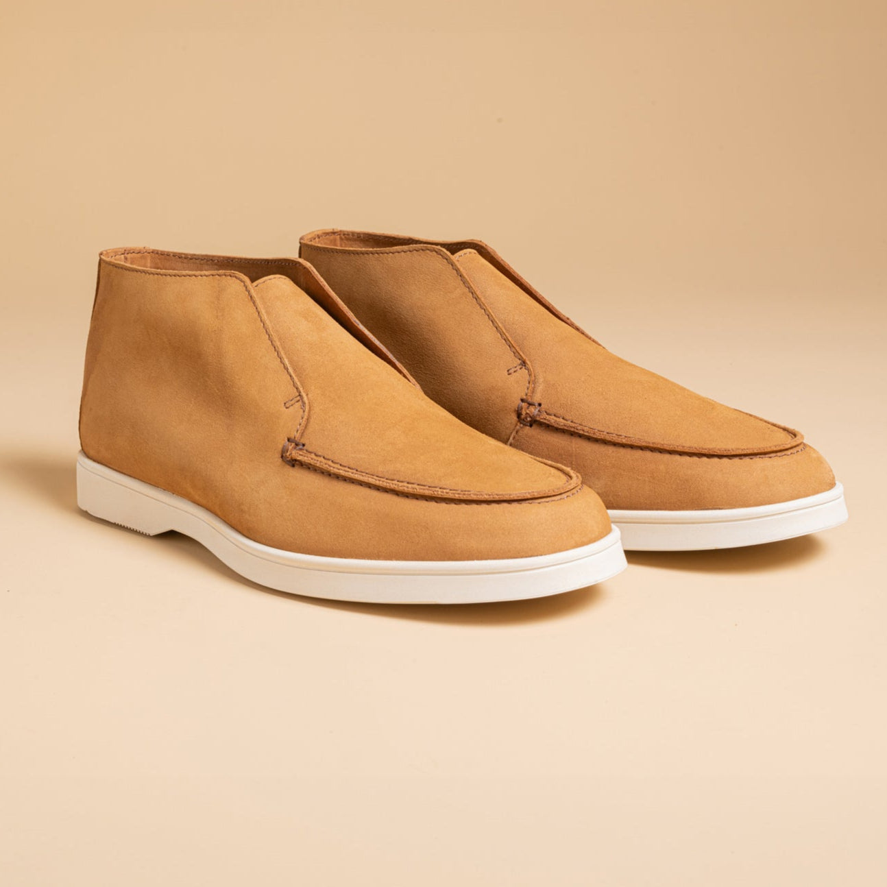 Fashionable Sneakers for all seasons